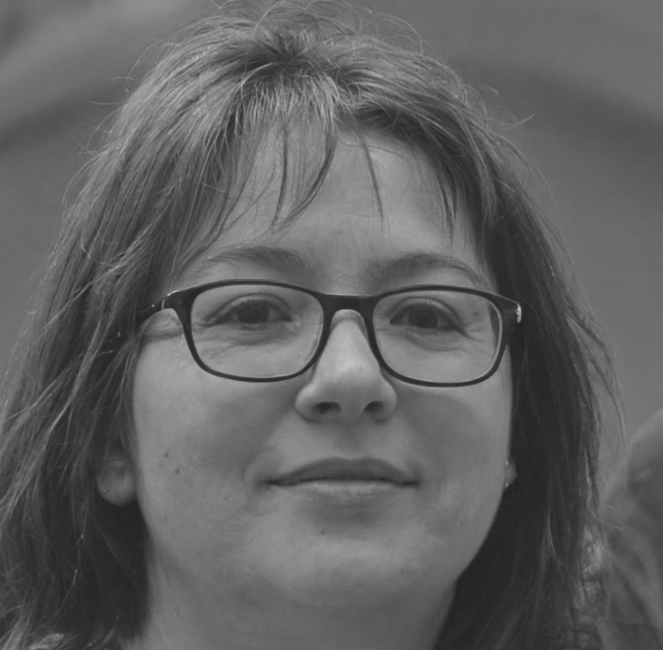 Financial education specialist sharing budgeting expertise